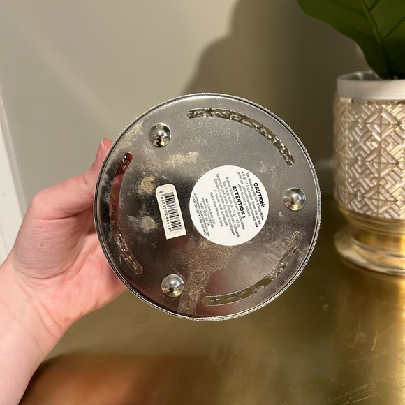 Bath and Body Works Frozen Lake 3-Wick Candle & Glitter Snowflake Holder - Picture 6 of 7